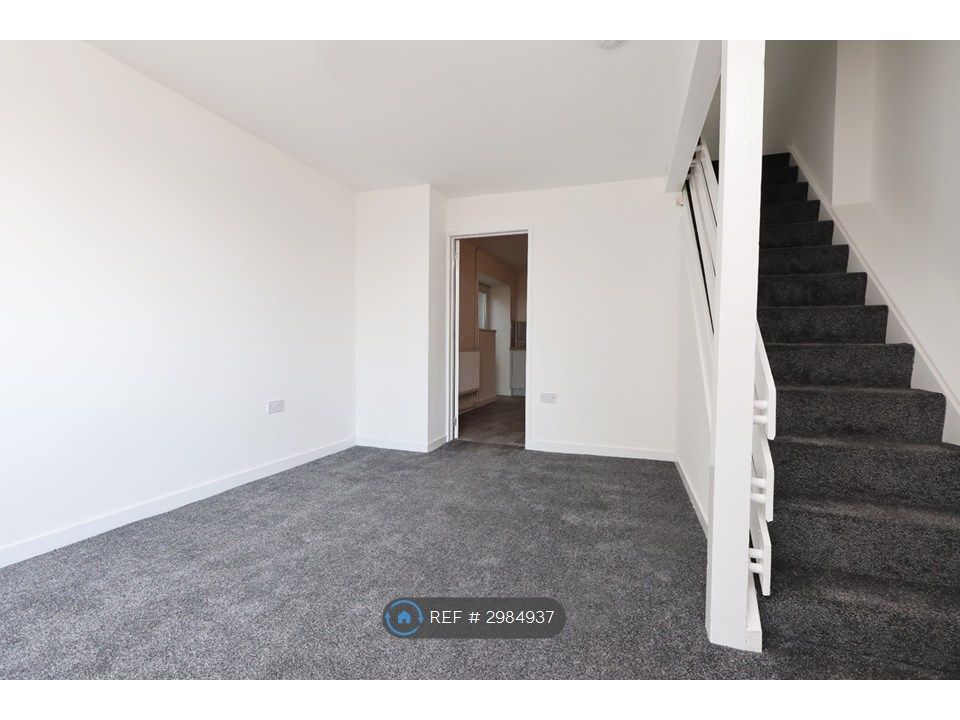 Property photo 3 of 35