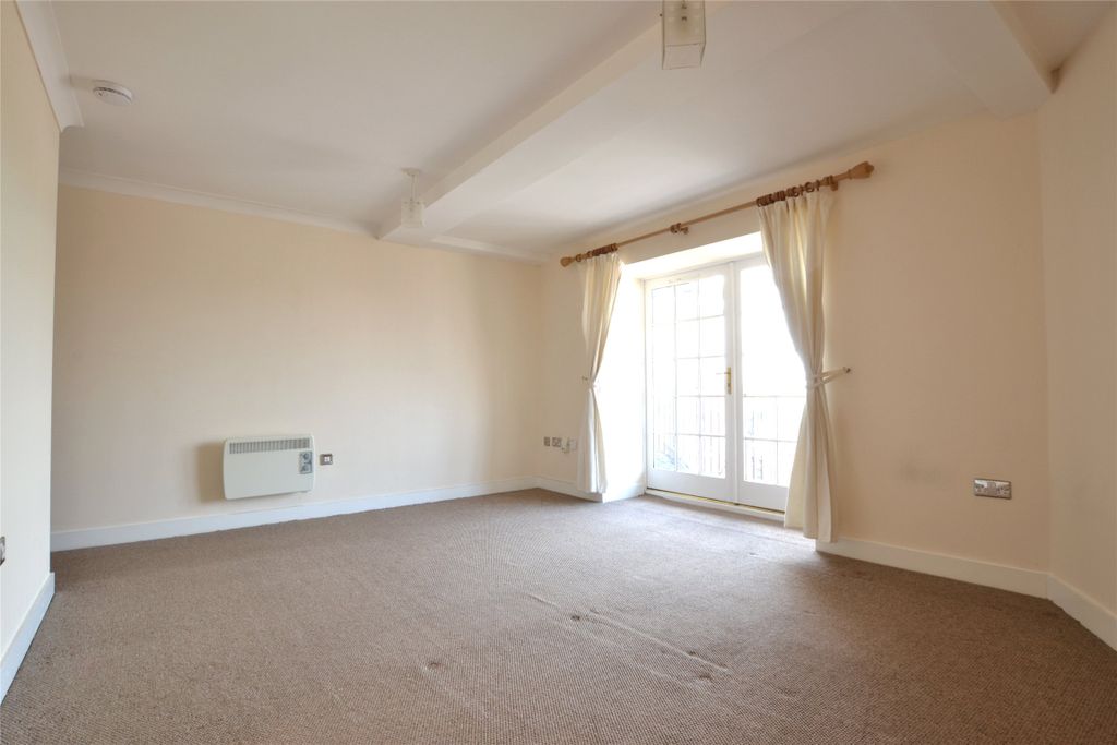 Property photo 3 of 9 Living Room