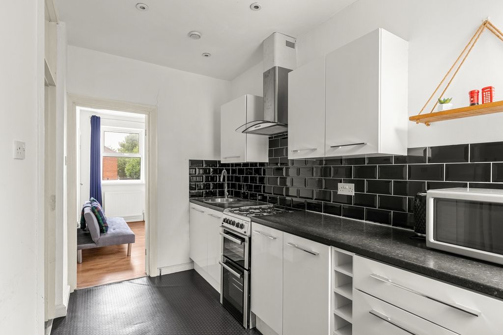 Property photo 2 of 9 3 Tuke Road 0081-1513