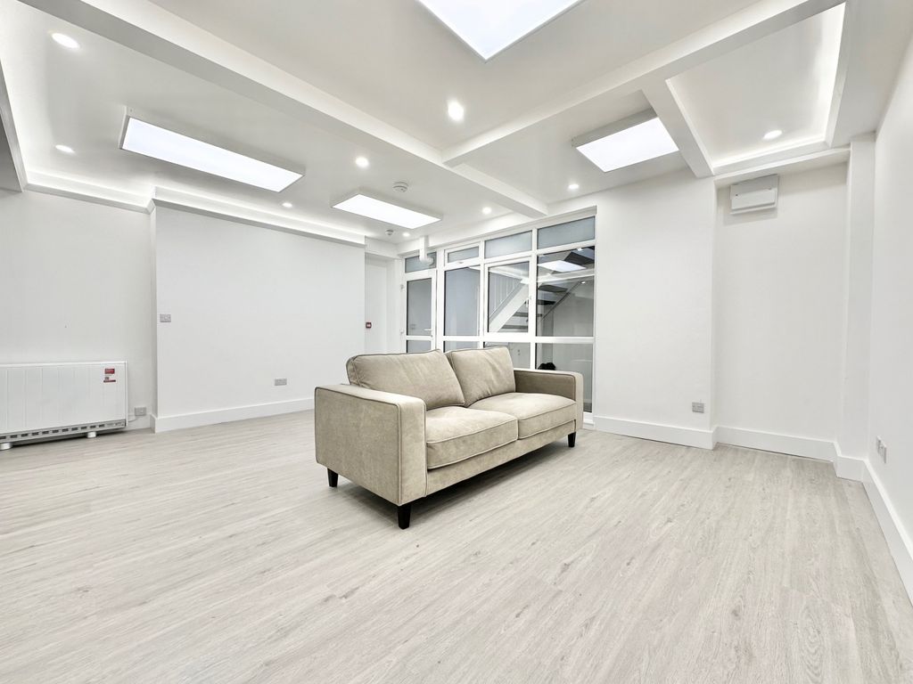 Property photo 2 of 9 Gallery