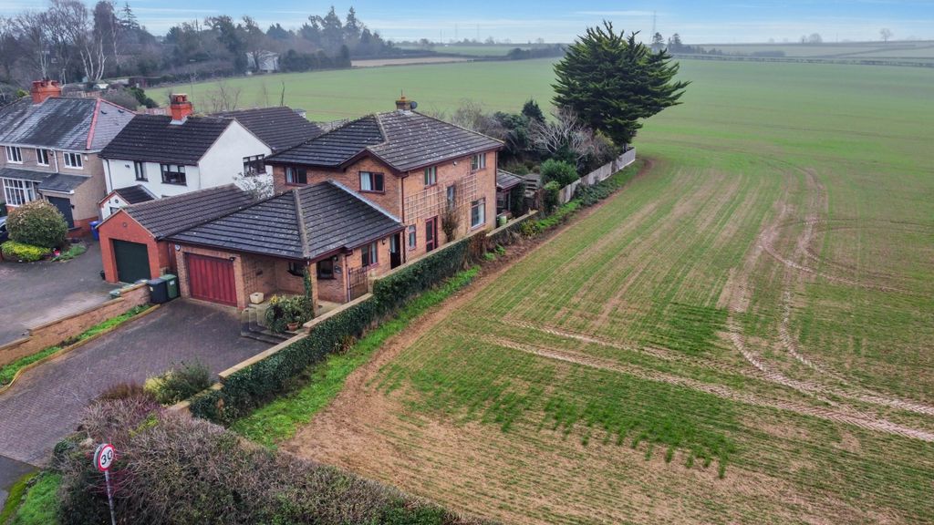 Property photo 1 of 34 1. Cogenhoe3