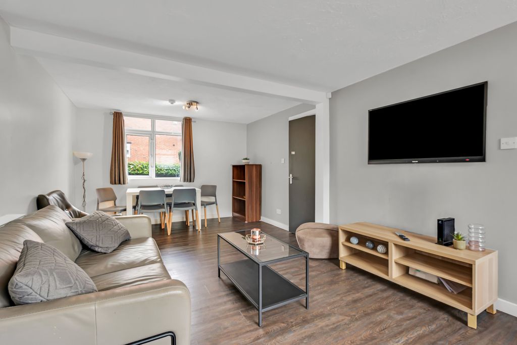 Property photo 1 of 9 Property Photo