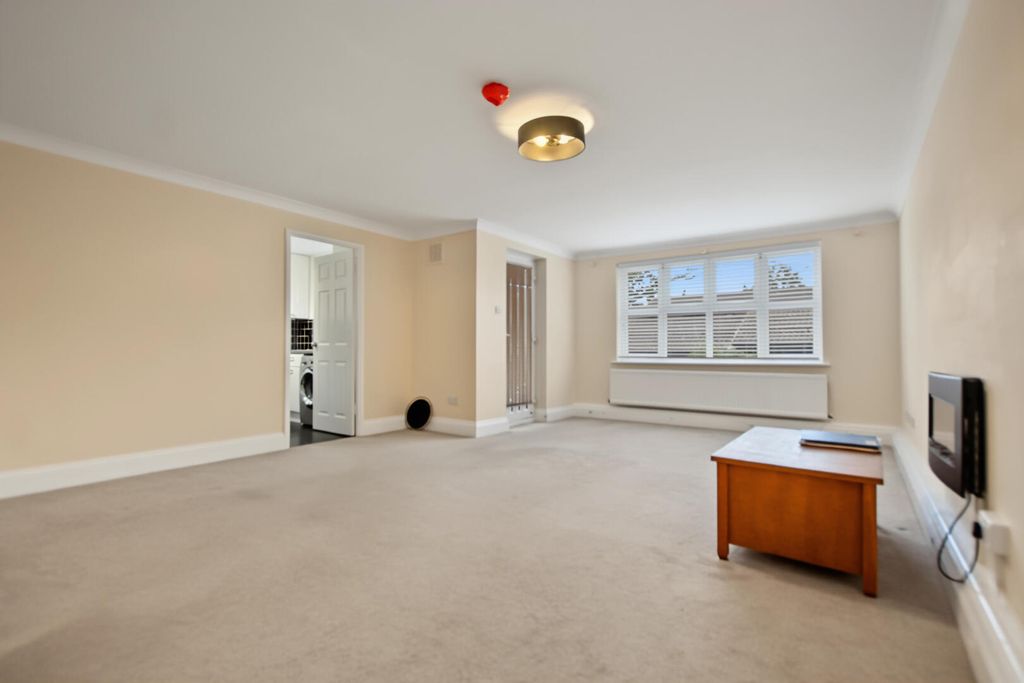 Property photo 2 of 7 Living Room