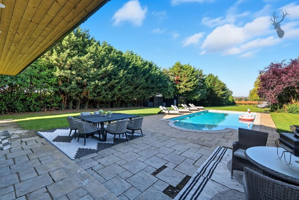 Property photo 3 of 44