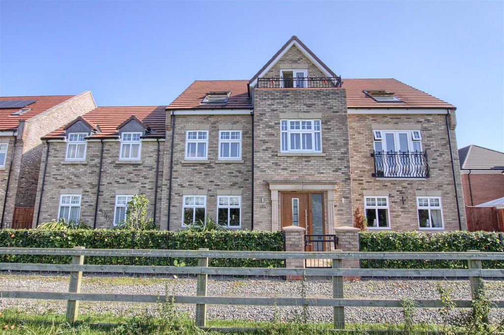 Property photo 1 of 27