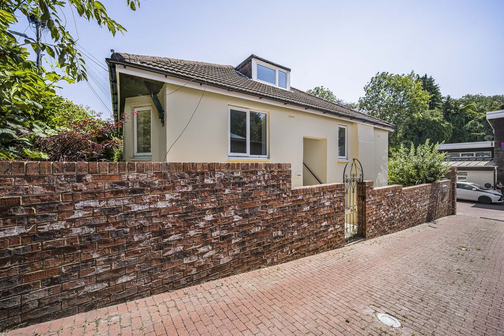 Property photo 1 of 25