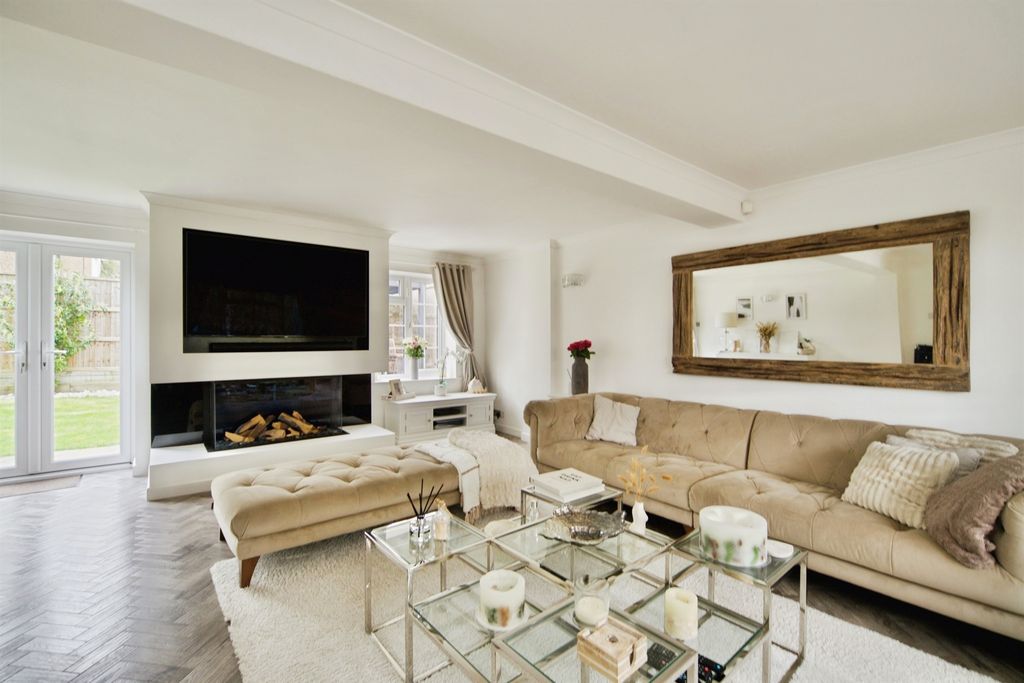 Property photo 2 of 21