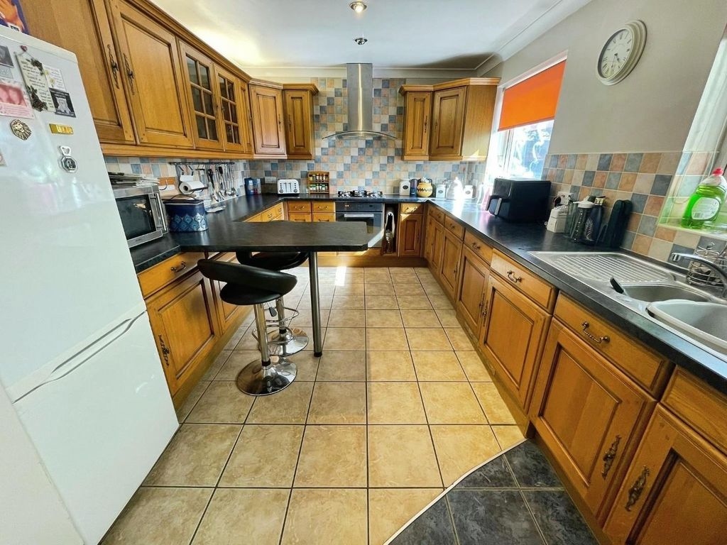 Property photo 3 of 17 4Eb6c0cc-d025Acf6-4B56-44ce-8Be5-2Db24Bb62980.Jpeg