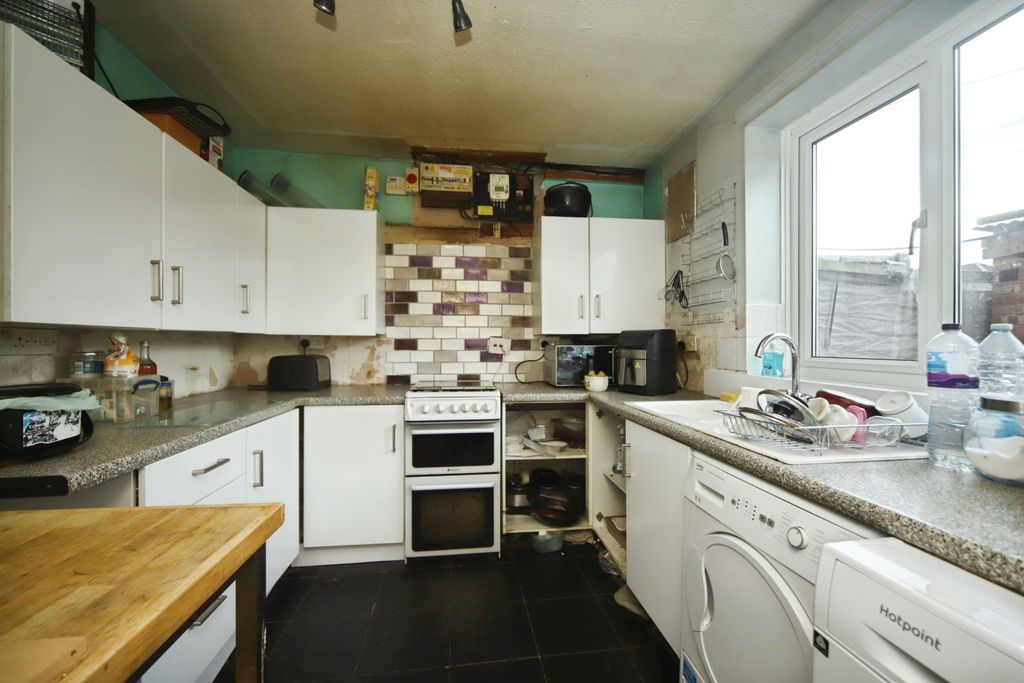 Property photo 2 of 20