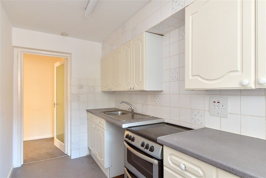Property photo 3 of 11 Kitchen
