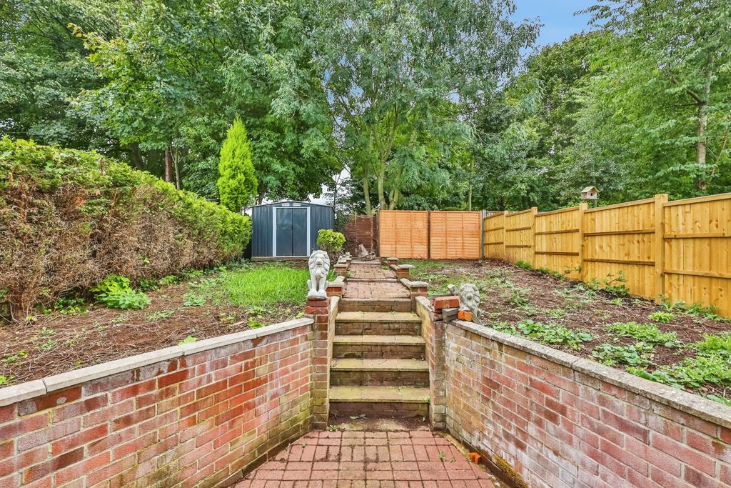 Property photo 3 of 9 Garden