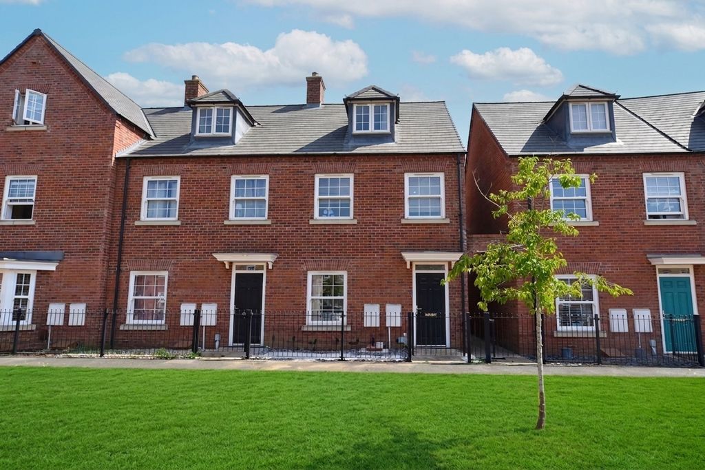 3 bed end terrace house for salePresland Drive, Biggleswade SG18
