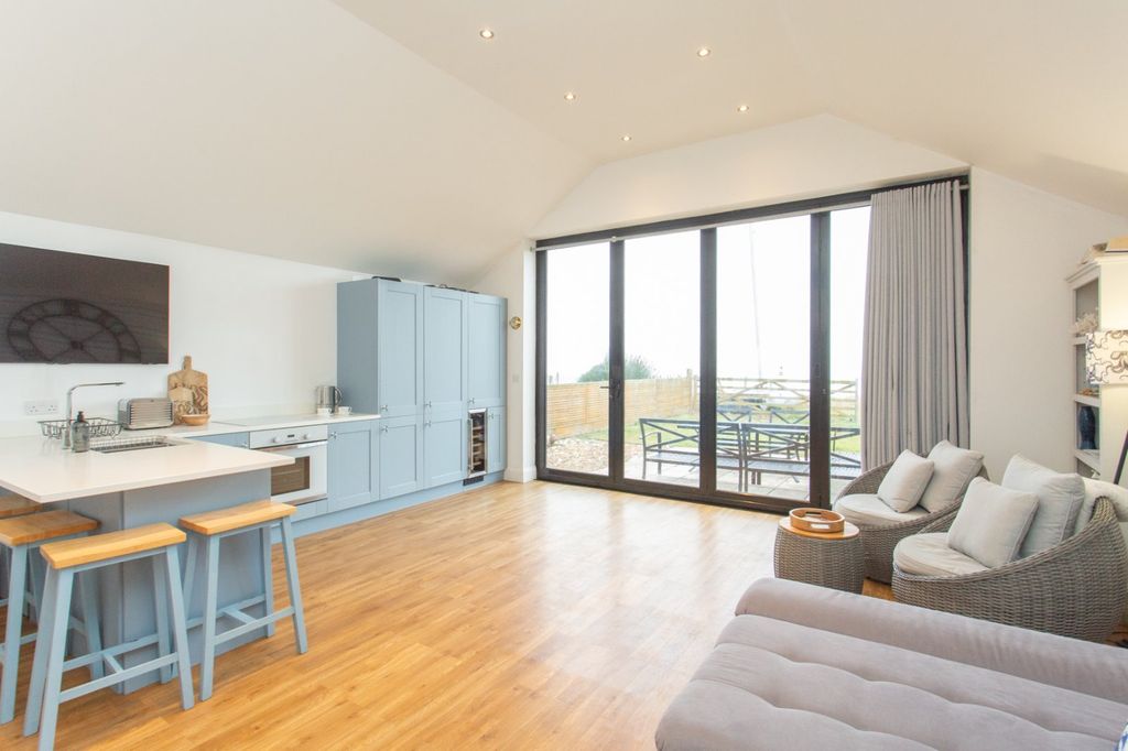 Property photo 2 of 18 Picture 2