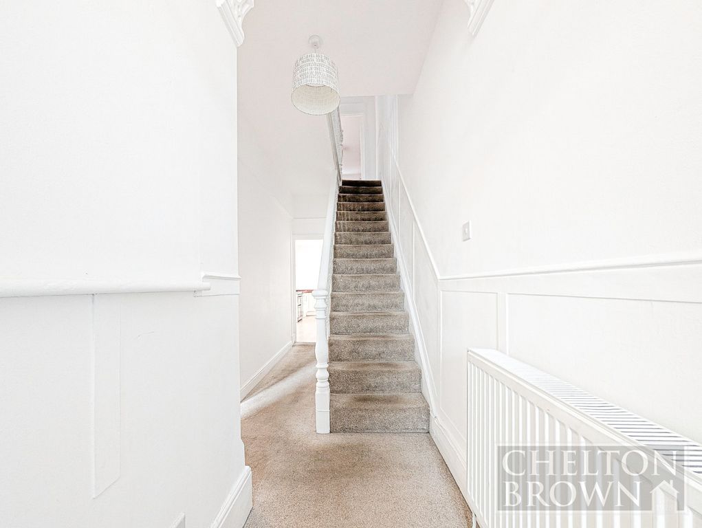Property photo 2 of 33 Entrance Hall