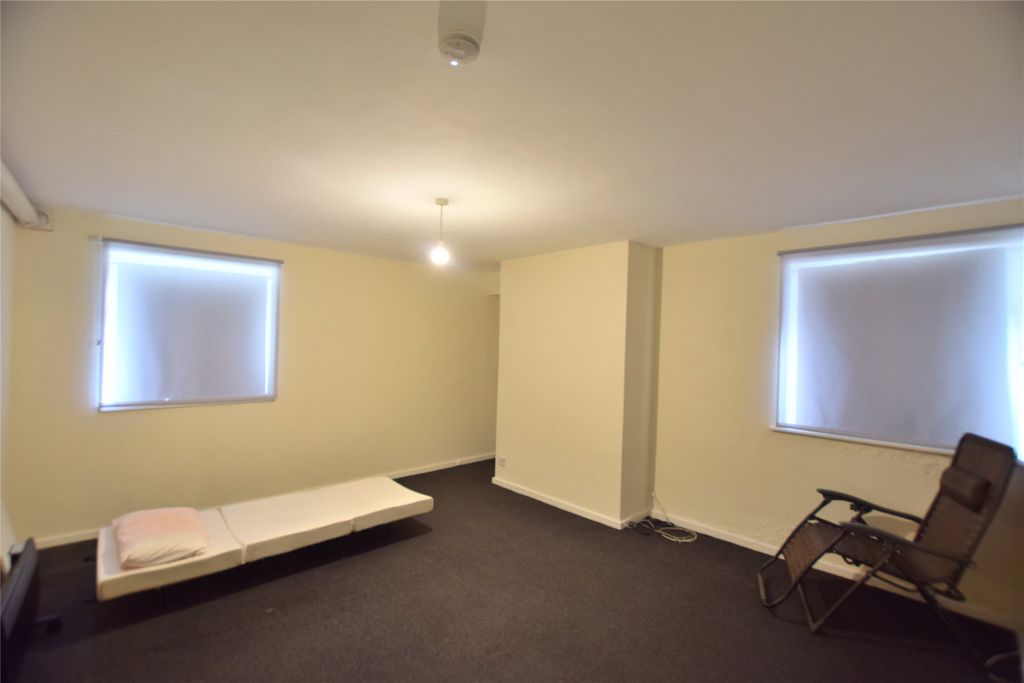 Property photo 2 of 4 Living Room/Bedroom