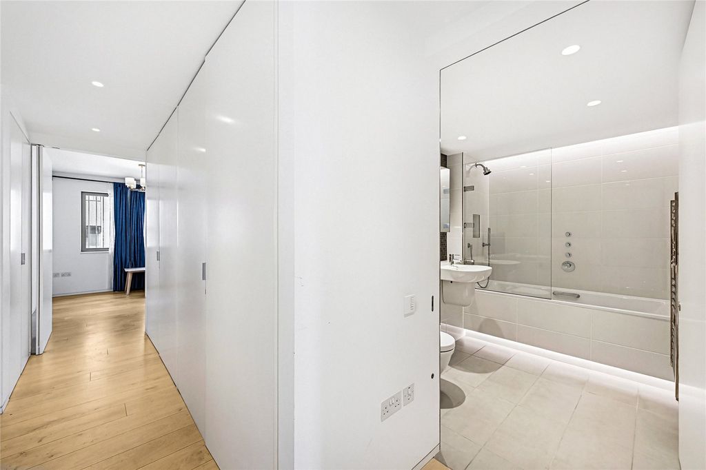 Property photo 3 of 15 Entrance