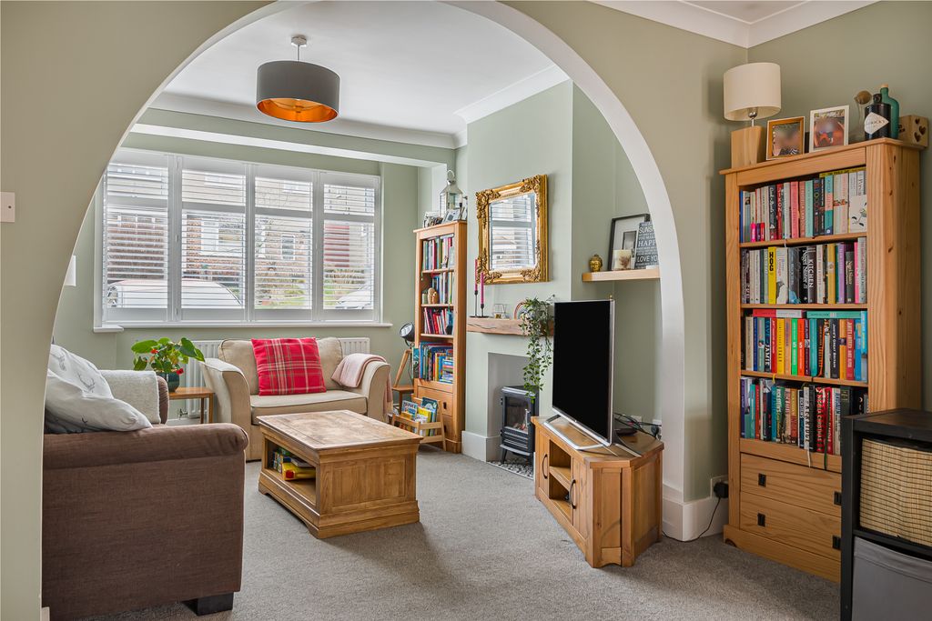 Property photo 3 of 36 Lounge (3)