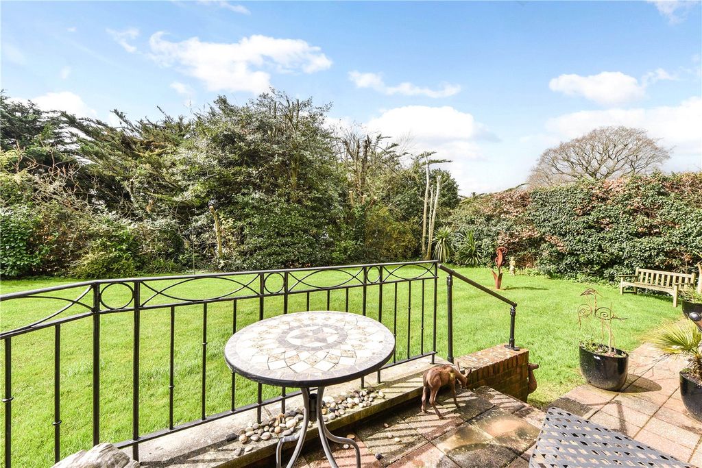 Property photo 3 of 9 Terrace