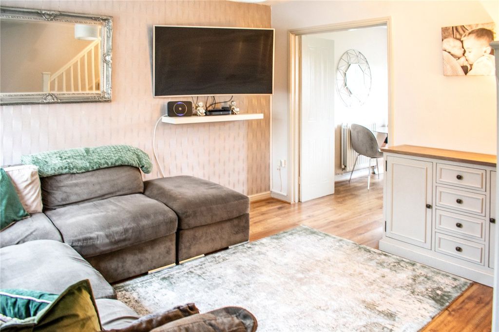 Property photo 2 of 18 Lounge