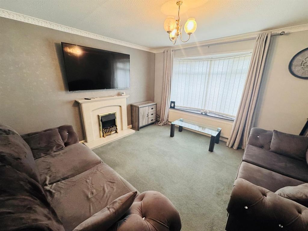 Property photo 2 of 4 Lounge