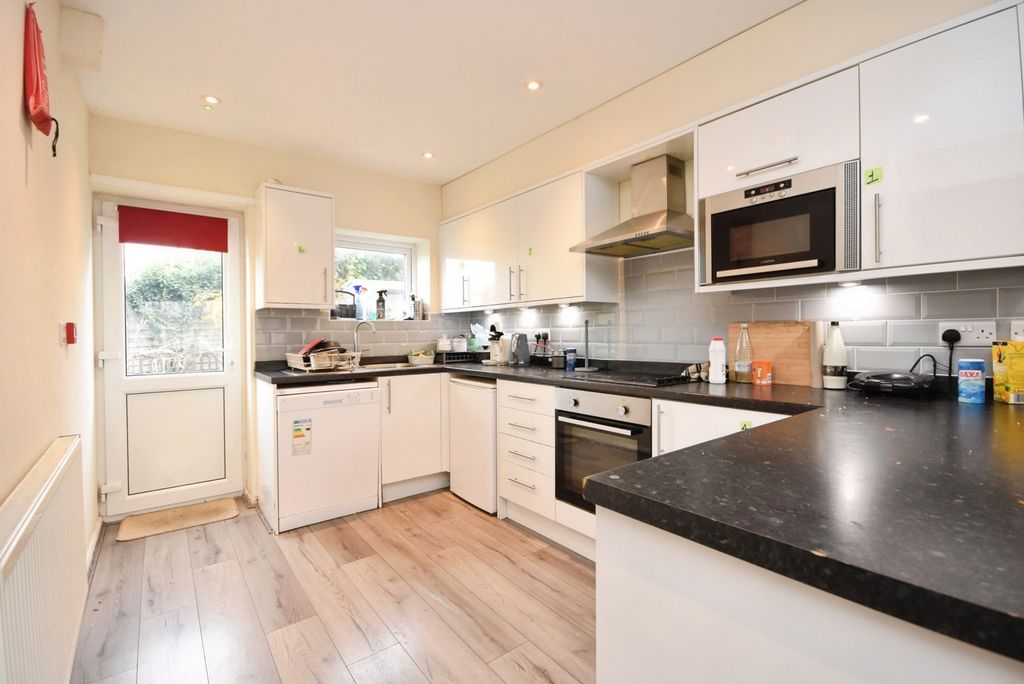 Property photo 2 of 19 Kitchen