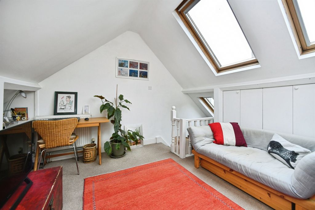 Property photo 3 of 17