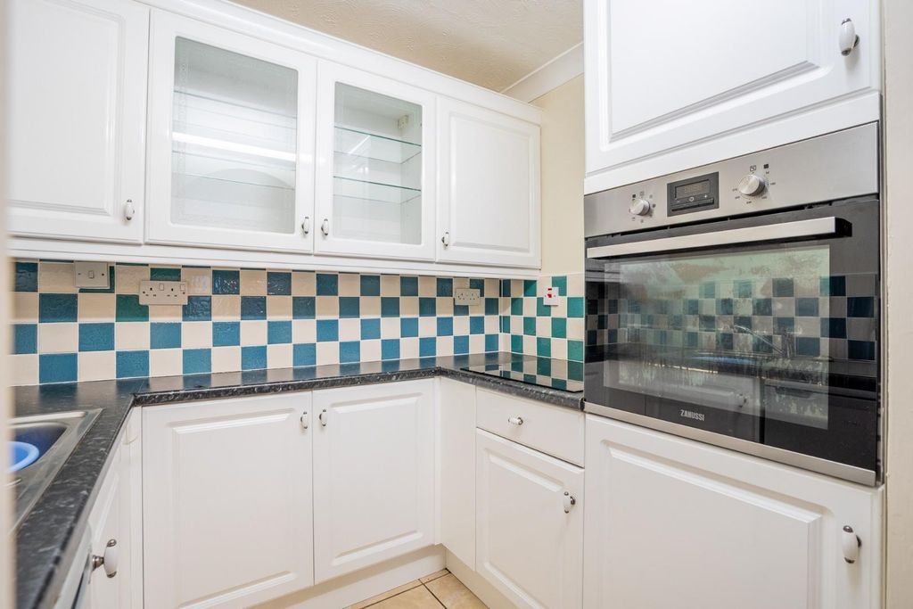 Property photo 3 of 13 Kitchen