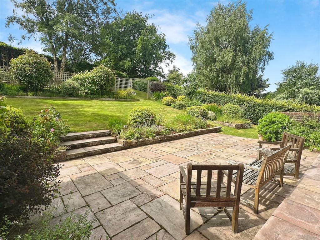 Property photo 2 of 40 Garden
