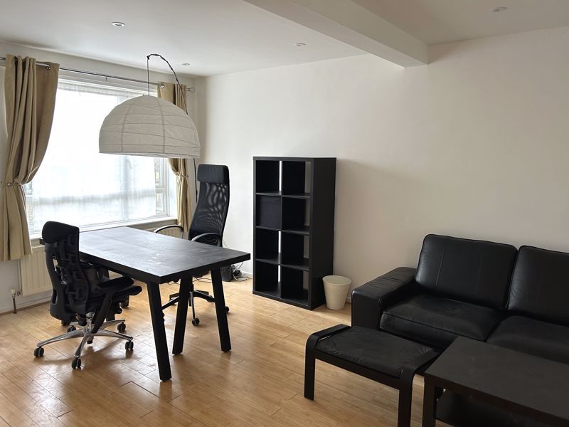 Property photo 3 of 7 Photo 6