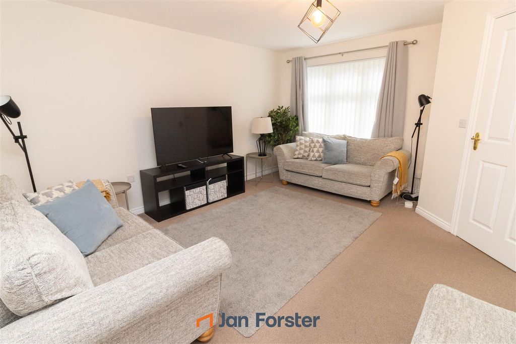 Property photo 2 of 12 Lounge