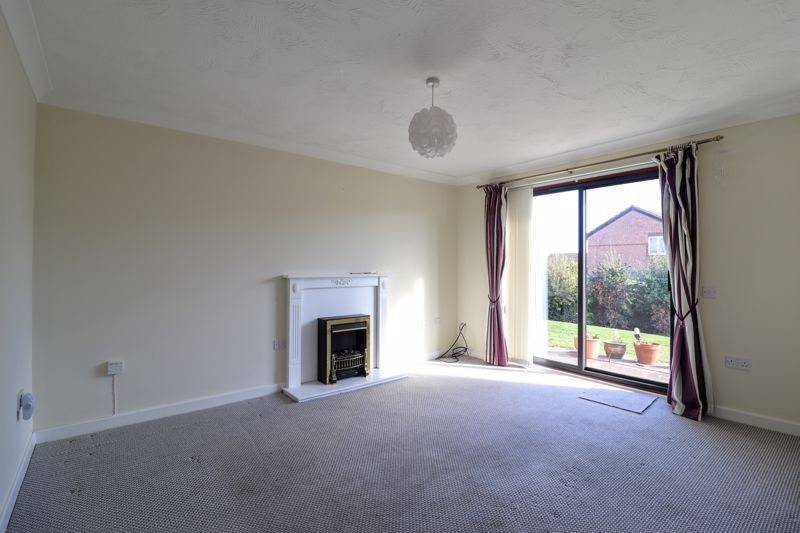 Property photo 3 of 12 Lounge