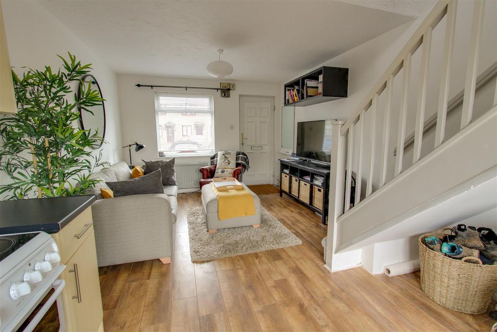 Property photo 2 of 8