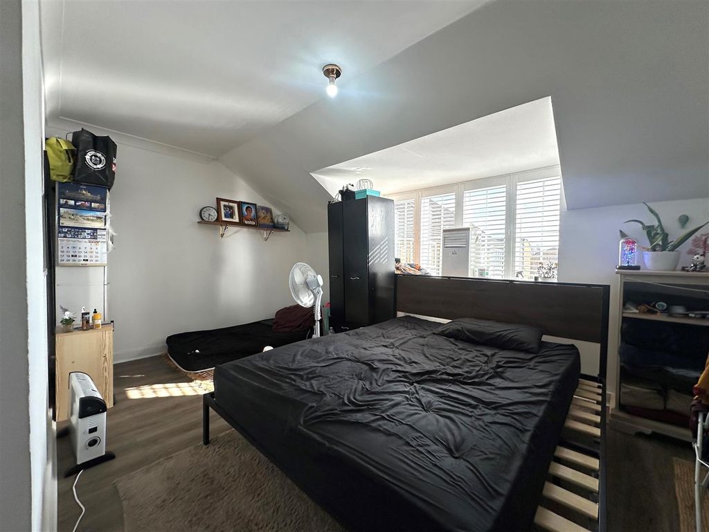 Property photo 3 of 4 Coopers Estate Agents