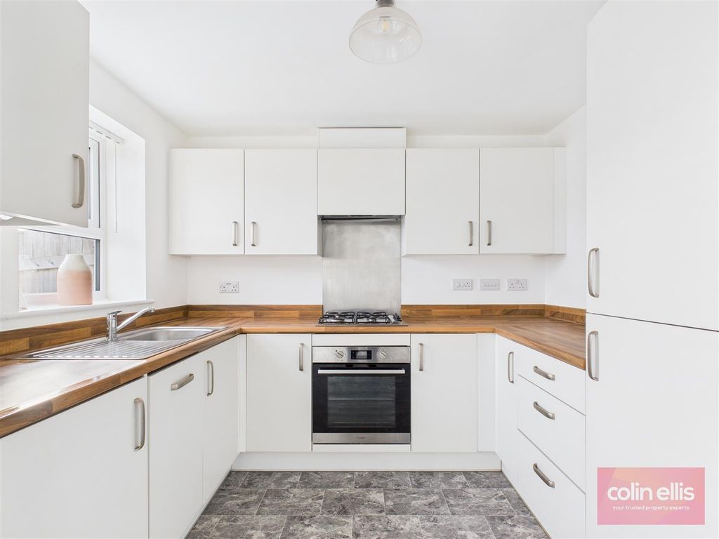 Property photo 3 of 16 Cam05075G0-Pr0235-Still008.Jpg