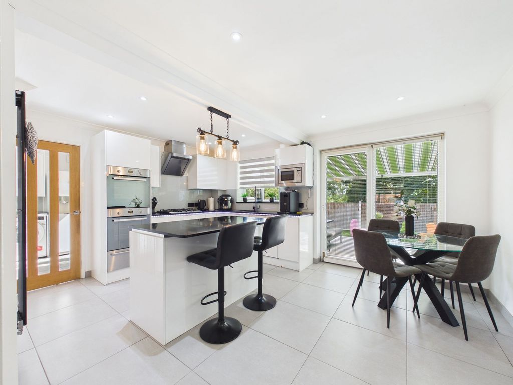 Property photo 2 of 20 Dining Kitchen