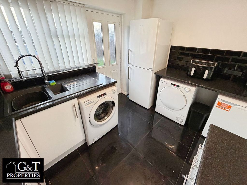 Property photo 3 of 20 Kitchen