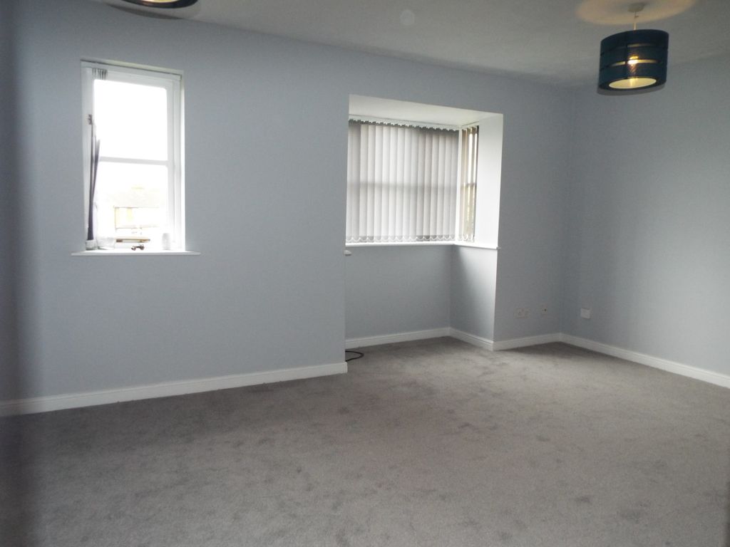 Property photo 3 of 7 Living Room