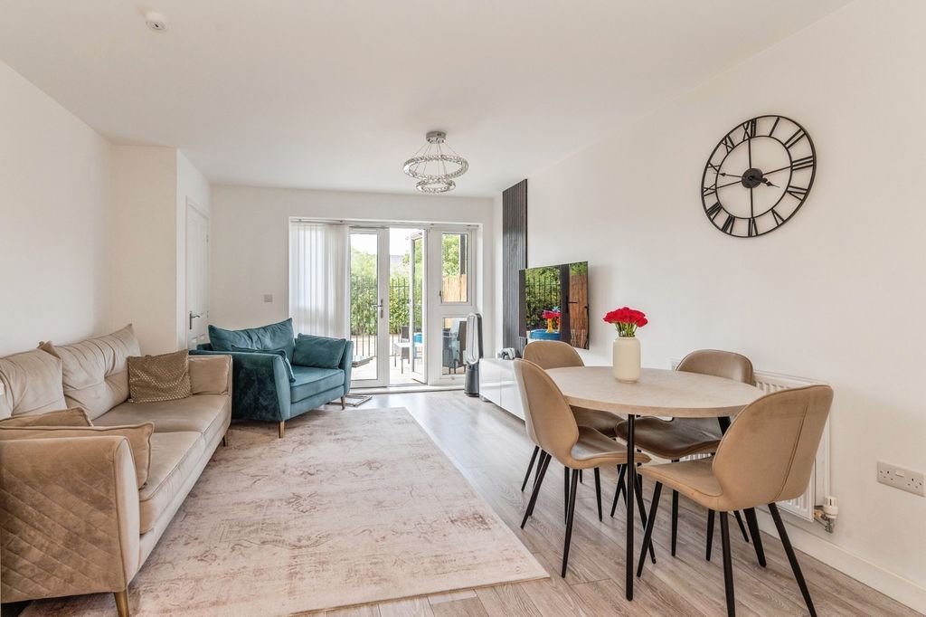 Property photo 3 of 23 Pbox-Img.Jpg