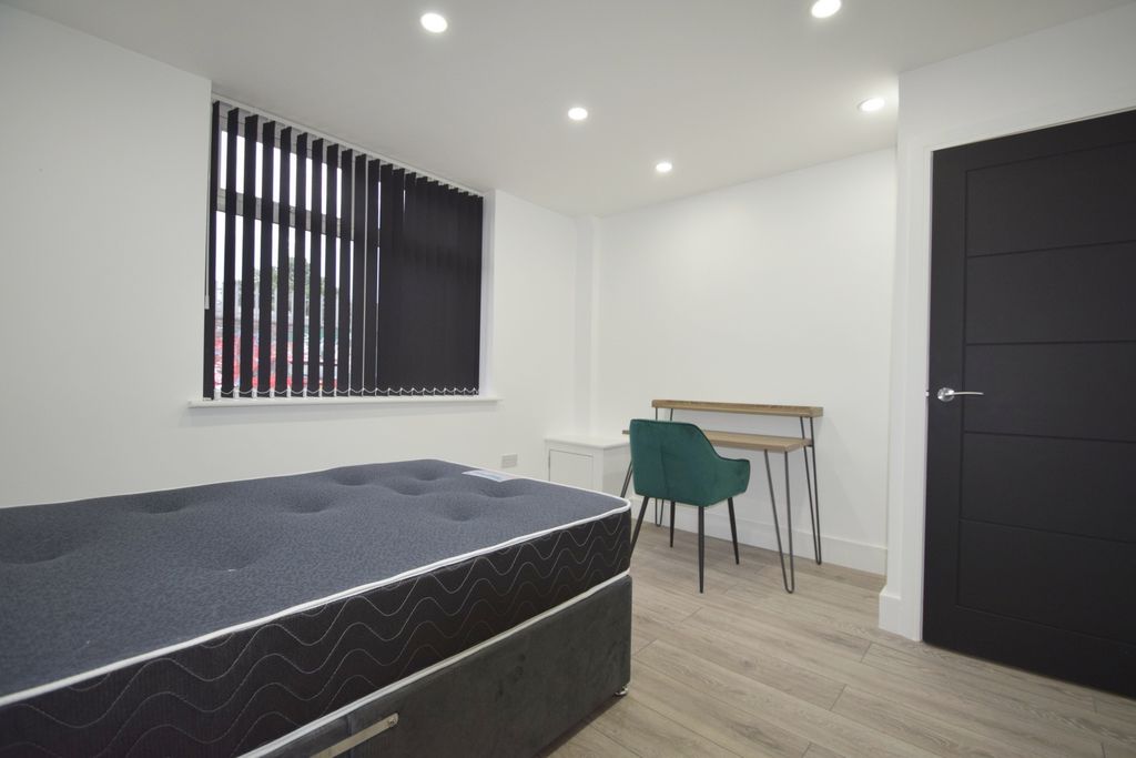 Property photo 3 of 12 Photo 4