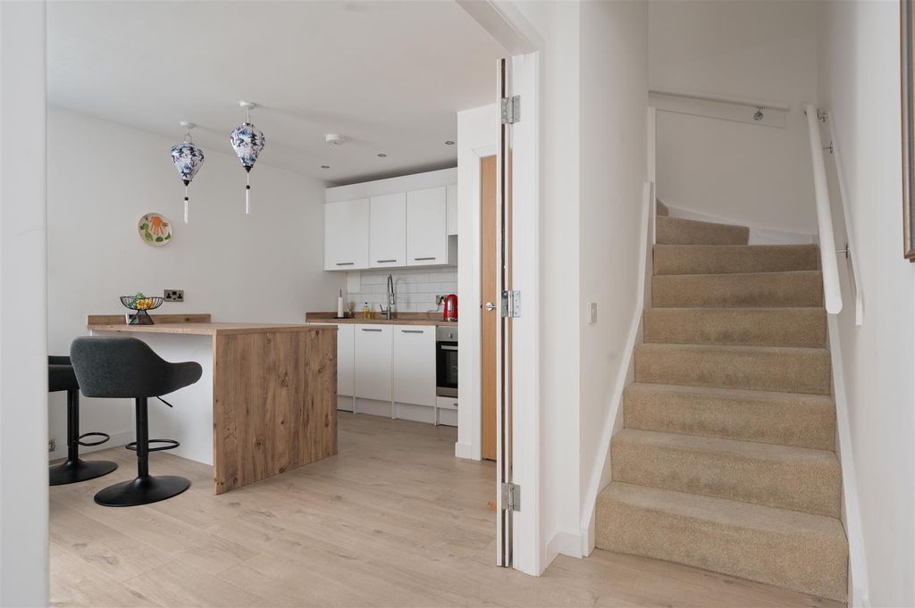 Property photo 2 of 30 2Cunninghamehouse003.Jpg