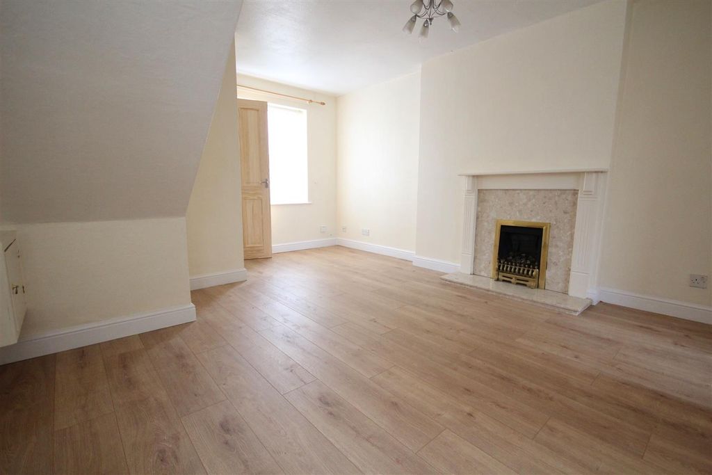 Property photo 2 of 10 Lounge