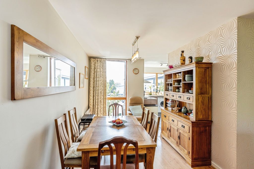 Property photo 3 of 11 Pbox-Img.Jpg