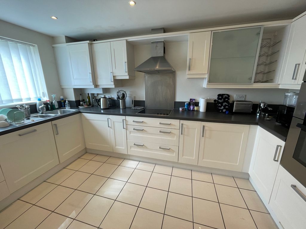 Additional image 5 of 2 bed flat for salePier Road, Littlehampton, West Sussex BN17