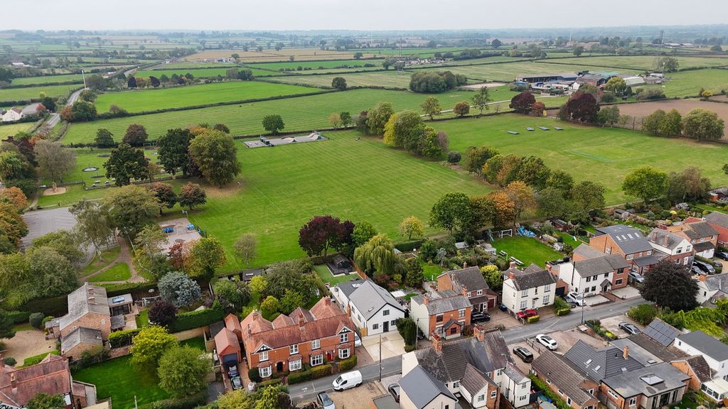 Property photo 2 of 26