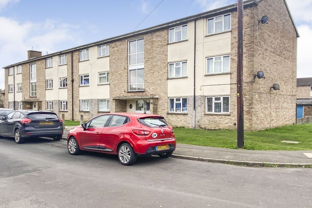 Property photo 1 of 14 Flat 48, Patchway, Chippenham, Sn14 0Hz