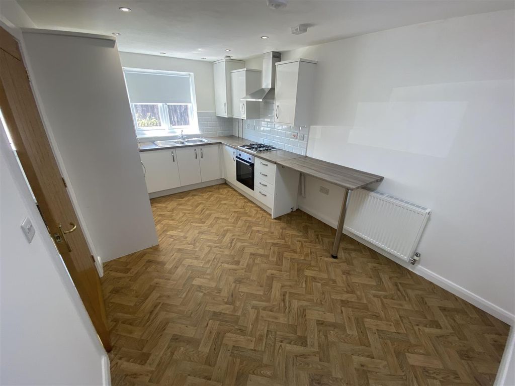 Property photo 2 of 17 Kitchen 1