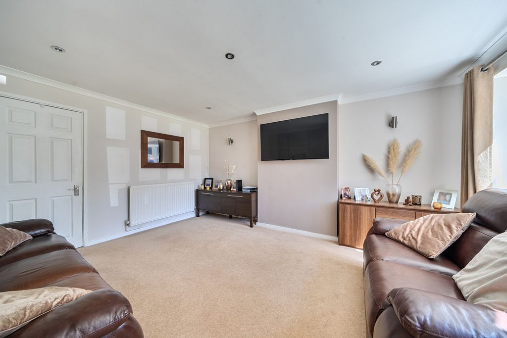 Property photo 3 of 21 1448719-16-69E8Ca...
