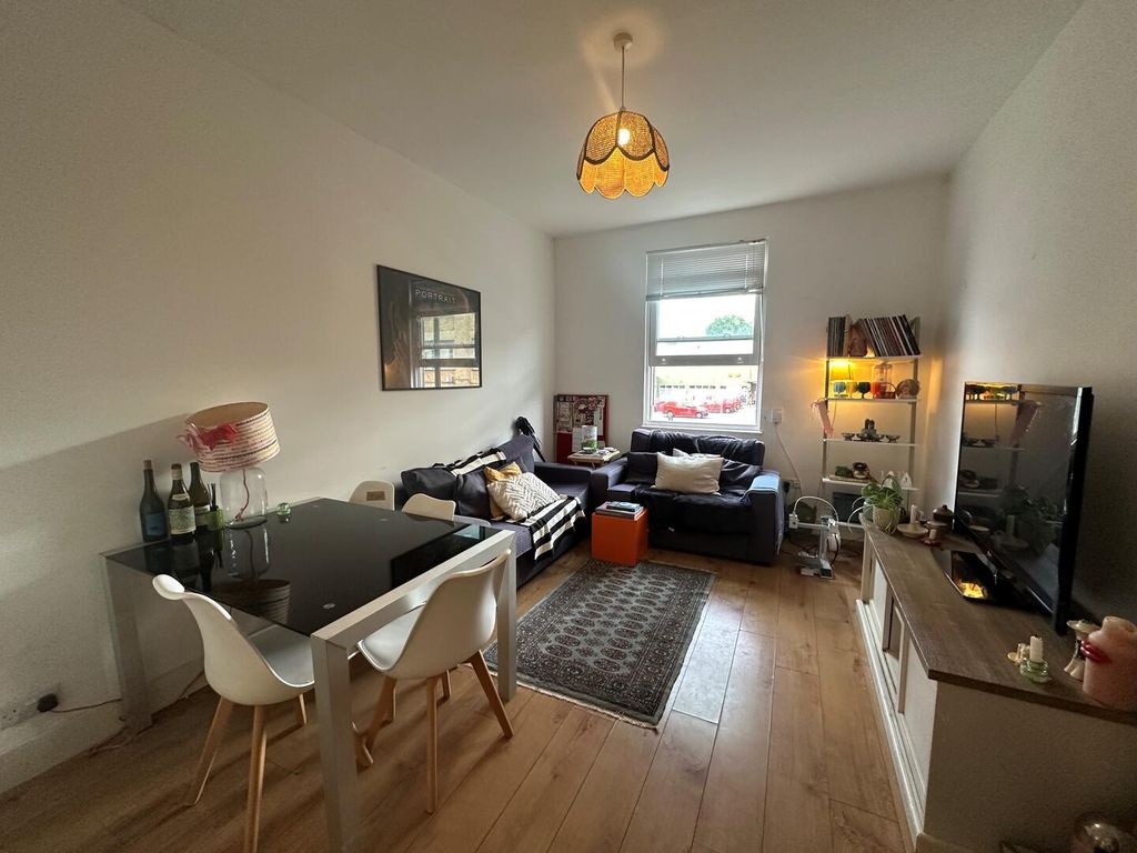 Property photo 3 of 11 Living Room