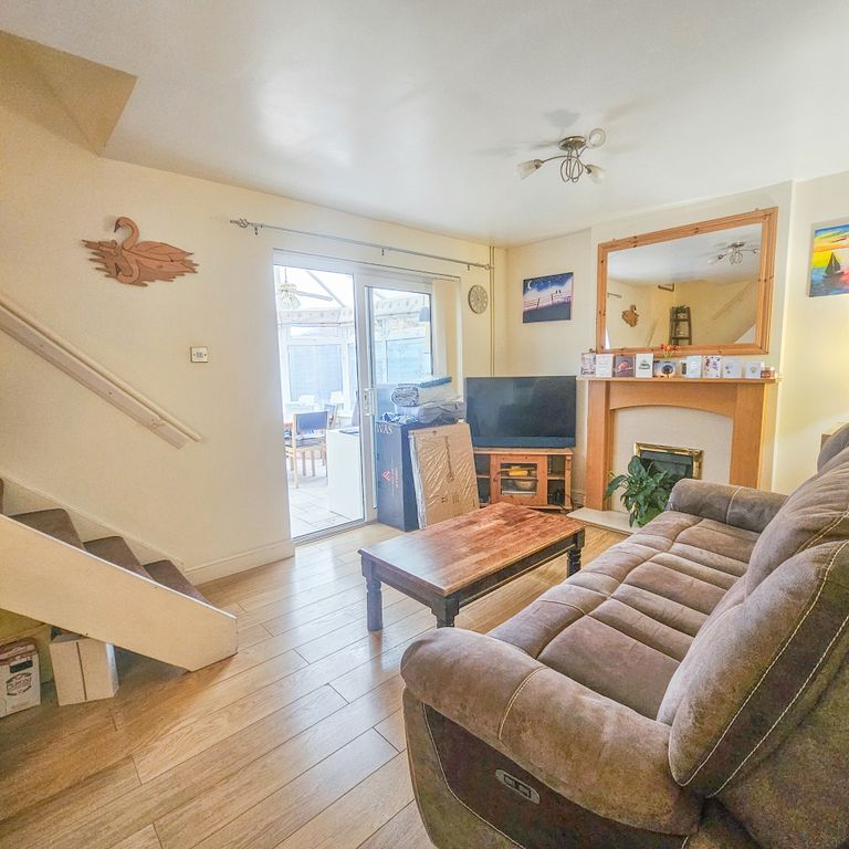 Property photo 3 of 10 Lounge
