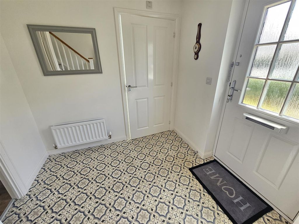 Property photo 2 of 26 Entrance Hall.Jpg